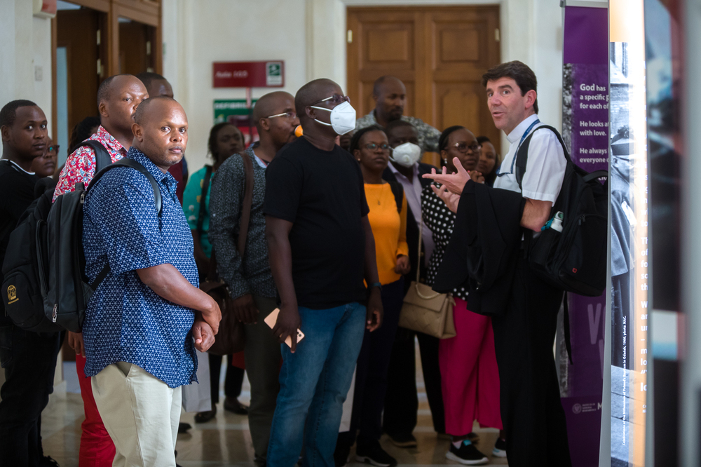 Wystawa „Wyszyńskiego i Wojtyły gramatyka życia” na Papieskim Uniwersytecie św. Krzyża – Rzym, 20 maja 2022. Fot. Sławek Kasper (IPN)