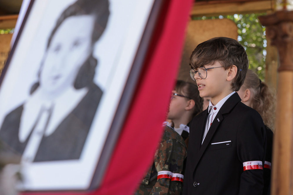 Uroczystości na terenie Szkoły Podstawowej im. Danuty Siedzikówny w Podjazach, 23 maja 2022. Fot. Mikołaj Bujak (IPN)