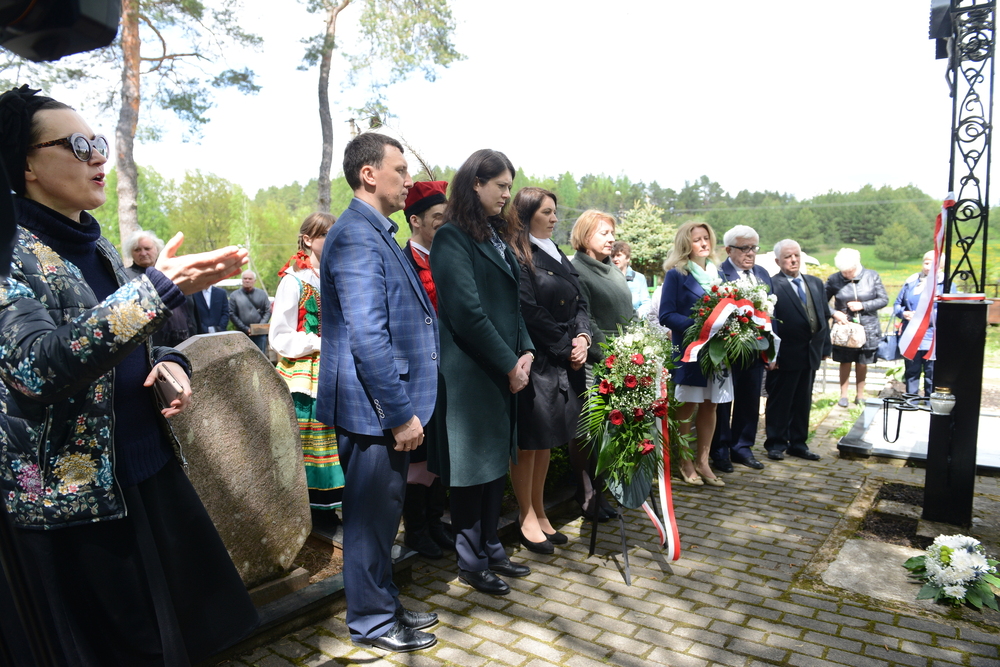 Uroczystości na cmentarzu w Święcianach. Fot. Vladas Sarejus