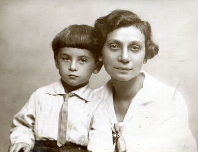 Stefania Baczyńska z synem Krzysztofem Kamilem
