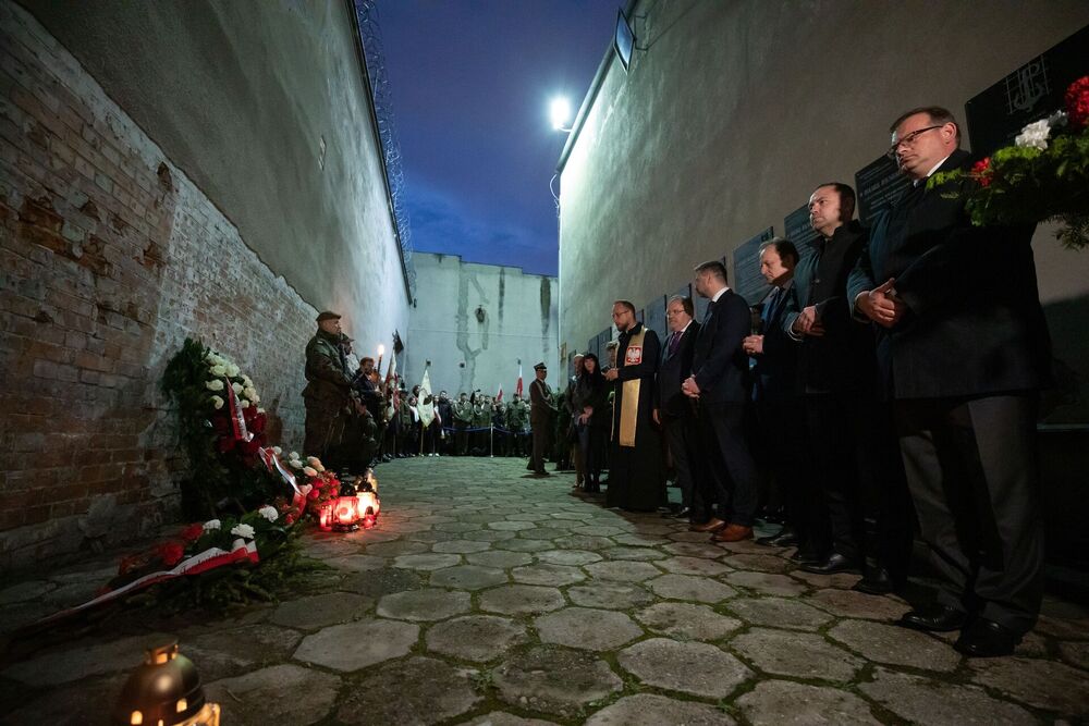 Obchody 74. rocznicy śmierci rtm. Witolda Pileckiego na Rakowieckiej. Fot. Mikołaj Bujak (IPN)