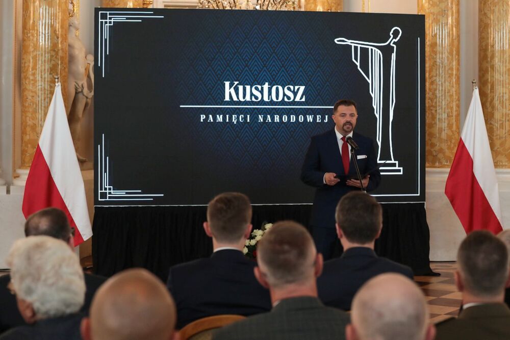 List premiera Mateusza Morawieckiego do uczestników gali wręczenia nagrody IPN „Kustosz Pamięci Narodowej” odczytał ppłk rez. Karol Piskorski, doradca prezesa IPN – – Warszawa, 2 czerwca 2022. Fot. Mikołaj Bujak (IPN)