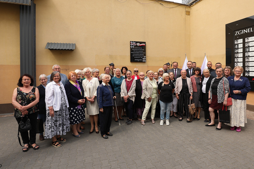 Uczestniczki zjazdu podczas zwiedzania Muzeum Żołnierzy Wyklętych i Więźniów Politycznych PRL. Fot. Mikołaj Bujak (IPN)