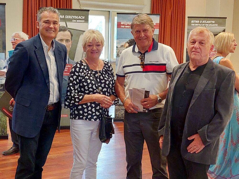 Przedstawiciele Polonii na premierze wystawy „Szlaki Nadziei” w Stanach Zjednoczonych – Houston, 7 czerwca 2022. Fot. Mateusz Kotecki (IPN)