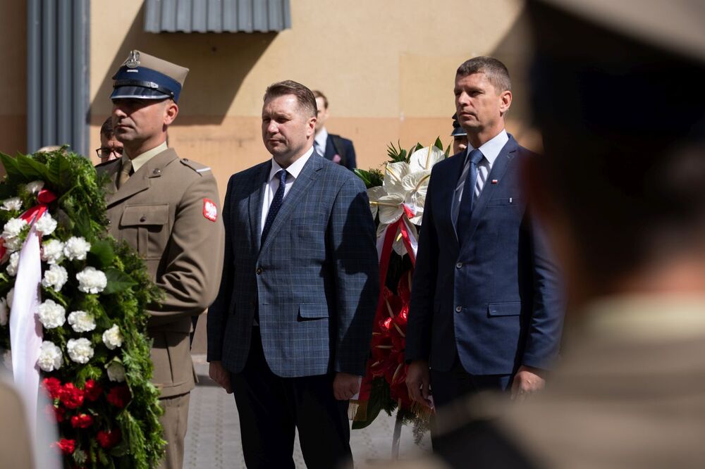 Minister edukacji i nauki prof. Przemysław Czarnek i Dariusz Piontkowski, sekretarz stanu w MEiN. Konferencja dla nauczycieli „Historia i teraźniejszość” – Warszawa, 14 czerwca 2022. Fot. Mikołaj Bujak (IPN)