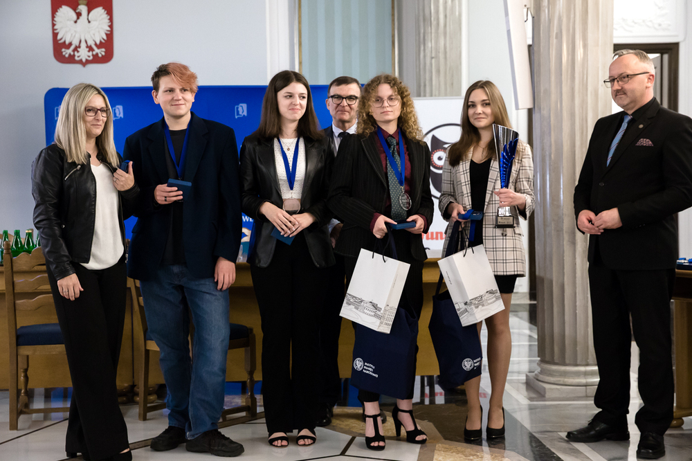 Drużyna z I Liceum Ogólnokształcącego im. Waleriana Łukasińskiego w Dąbrowie Górniczej. Finał VII edycji Turnieju Debat Historycznych – Warszawa, 13 czerwca 2022. Fot. Sławek Kasper (IPN)