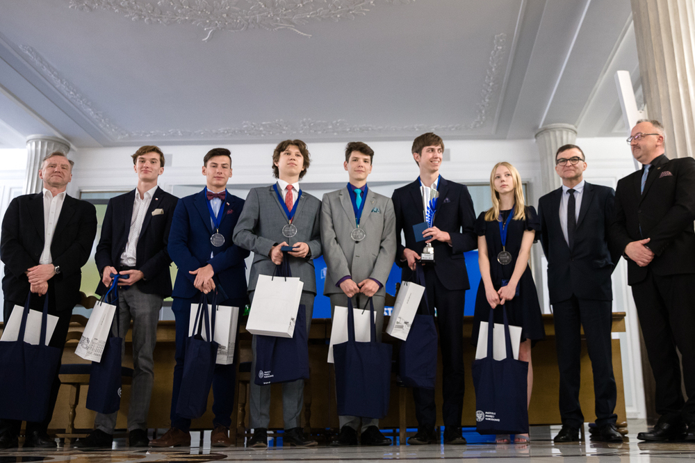 Drużyna z III LO im. Adama Mickiewicza w Tarnowie. Finał VII edycji Turnieju Debat Historycznych – Warszawa, 13 czerwca 2022. Fot. Sławek Kasper (IPN)