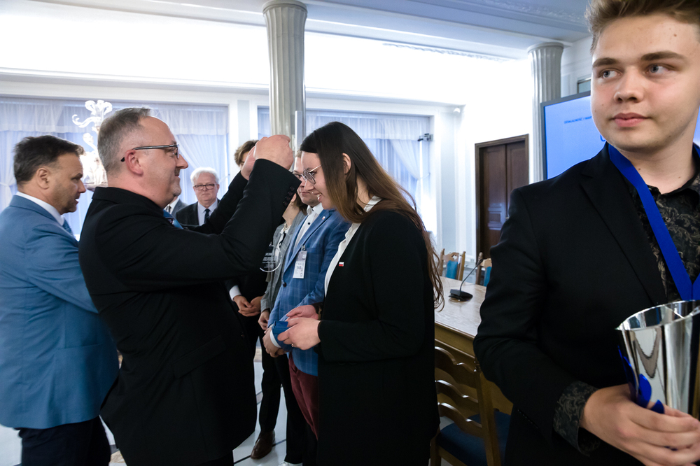 Zwycięzcy turnieju – drużyna z VII LO im. Józefa Wybickiego w Gdańsku. Finał VII edycji Turnieju Debat Historycznych – Warszawa, 13 czerwca 2022. Fot. Sławek Kasper (IPN)