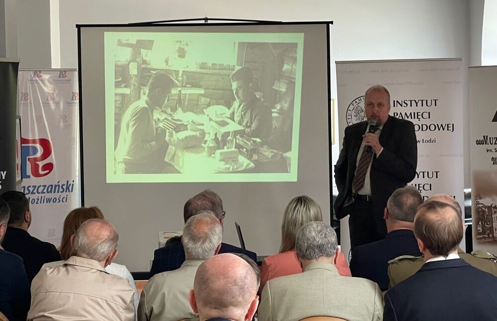 Dr Tomasz Toborek (IPN Łódź). Seminarium popularnonaukowe poświęcone Stanisławowi Sojczyńskiemu „Warszycowi” – Radomsko, 15 czerwca 2022. Fot. Rafał Leśkiewicz (IPN)