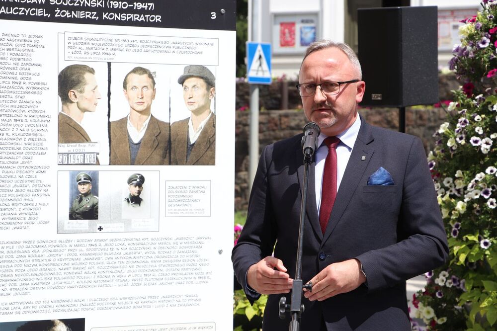 Dr hab. Karol Polejowski, wiceprezes IPN. Prezentacja wystawy „Stanisław Sojczyński (1910–1947) – nauczyciel, żołnierz, konspirator” – Radomsko, 15 czerwca 2022. Fot. Jacek Trajdos (IPN)