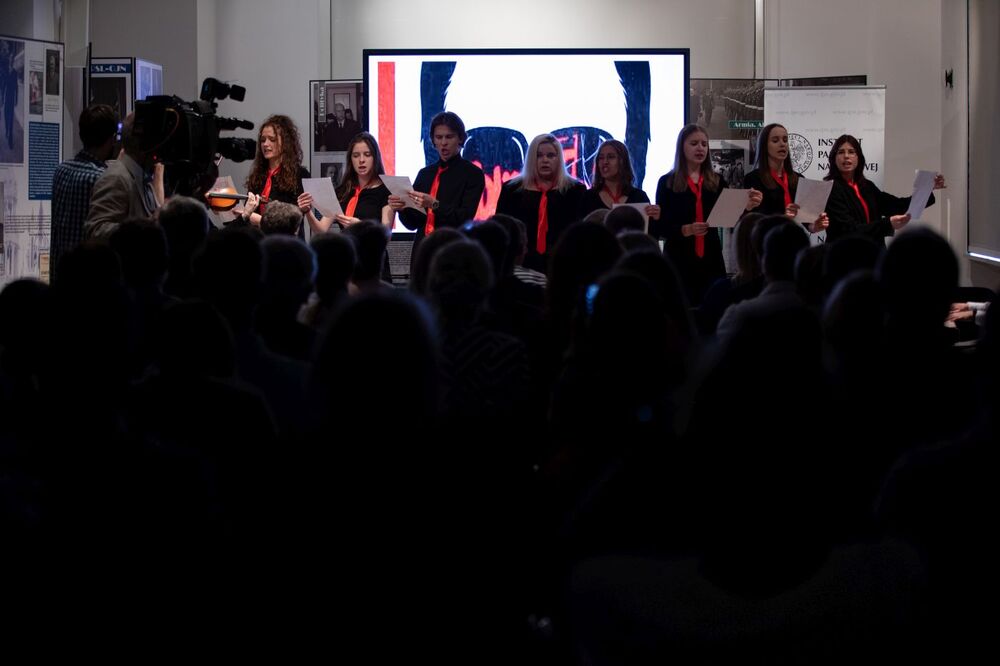 Spektakl „Jeśli zapomnę o nich…” Teatru „KROPKA  PO  PROSTU” z IX LO im. Mikołaja Kopernika w Lublinie – Warszawa, 22 czerwca 2022. Fot. Mikołaj Bujak (IPN)