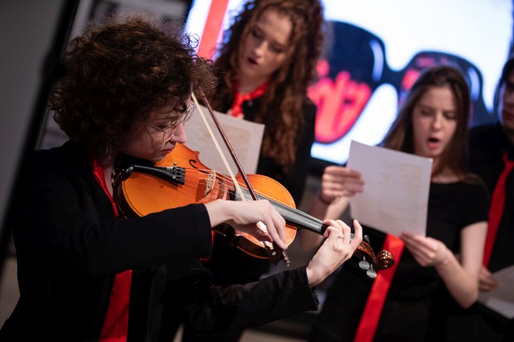 Spektakl „Jeśli zapomnę o nich…” Teatru „KROPKA  PO  PROSTU” z IX LO im. Mikołaja Kopernika w Lublinie – Warszawa, 22 czerwca 2022. Fot. Mikołaj Bujak (IPN)