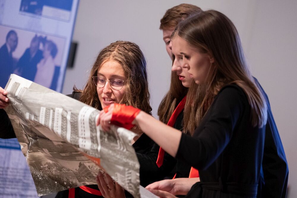 Spektakl „Jeśli zapomnę o nich…” Teatru „KROPKA  PO  PROSTU” z IX LO im. Mikołaja Kopernika w Lublinie – Warszawa, 22 czerwca 2022. Fot. Mikołaj Bujak (IPN)