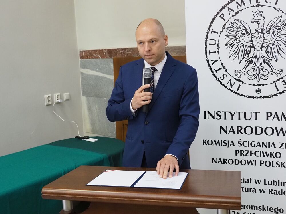 Uroczystość wręczenia Krzyży Wolności i Solidarności działaczom opozycji niepodległościowej z lat 1976–1989. Drektor Oddziału IPN w Lublinie dr Robert Derewenda – Radom, 24 czerwca 2022. Fot. IPN