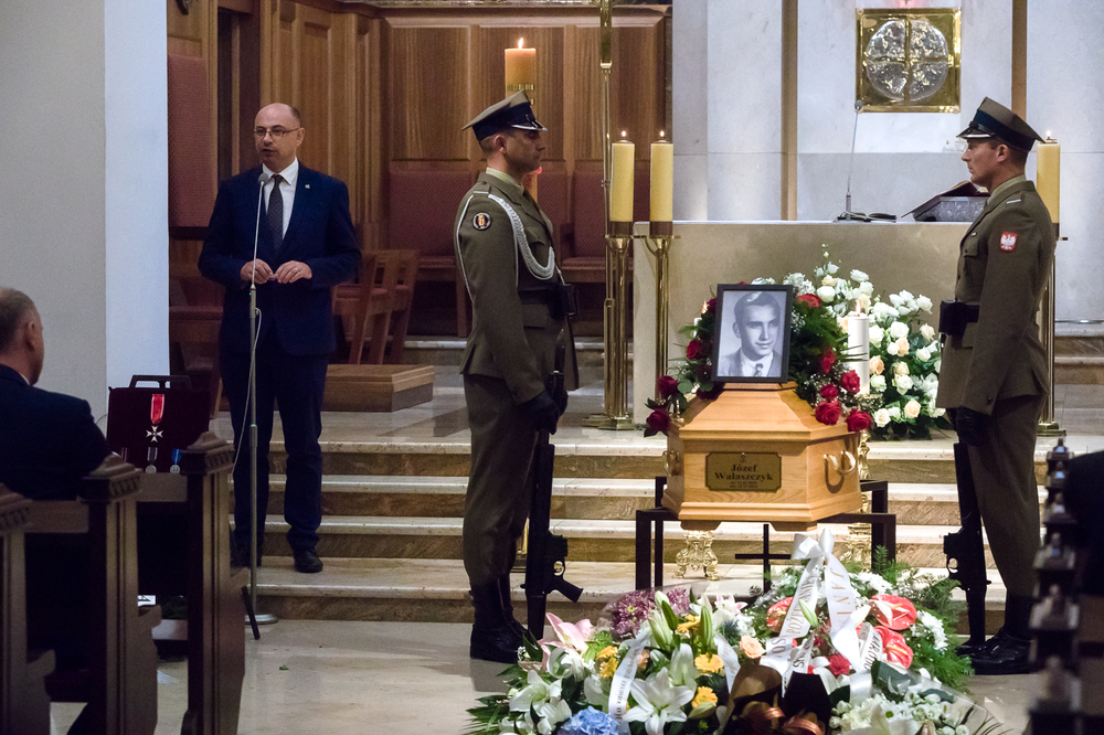 Zastępca prezesa IPN dr Mateusz Szpytma. Pożegnanie Józefa Walaszczyka, Sprawiedliwego wśród Narodów Świata – Warszawa, 28 czerwca 2022. Fot. Sławek Kasper (IPN)