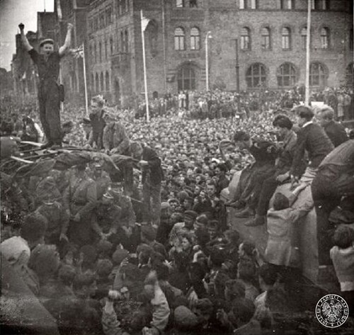Poznań, ówczesny Plac Stalina podczas antykomunistycznych demonstracji Polaków 28 czerwca 1956 r. Fot. z zasobu IPN
