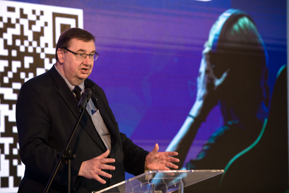 Szymon Giżyński podczas konferencji prasowej dot. projektu „Gry w edukacji” – Warszawa, 30 czerwca 2022. Fot. Sławek Kasper (IPN)