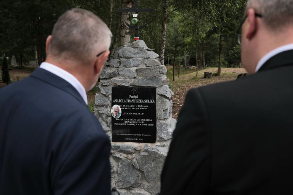 Uroczystości z udziałem przedstawicieli IPN w Ostrówkach (Ukraina) upamiętniające ofiary zbrodni wołyńskiej – 9 lipca 2022. Fot. Mikołaj Bujak (IPN)