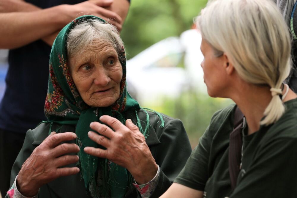 Uroczystości z udziałem przedstawicieli IPN w Ostrówkach (Ukraina) upamiętniające ofiary zbrodni wołyńskiej – 9 lipca 2022. Fot. Mikołaj Bujak (IPN)