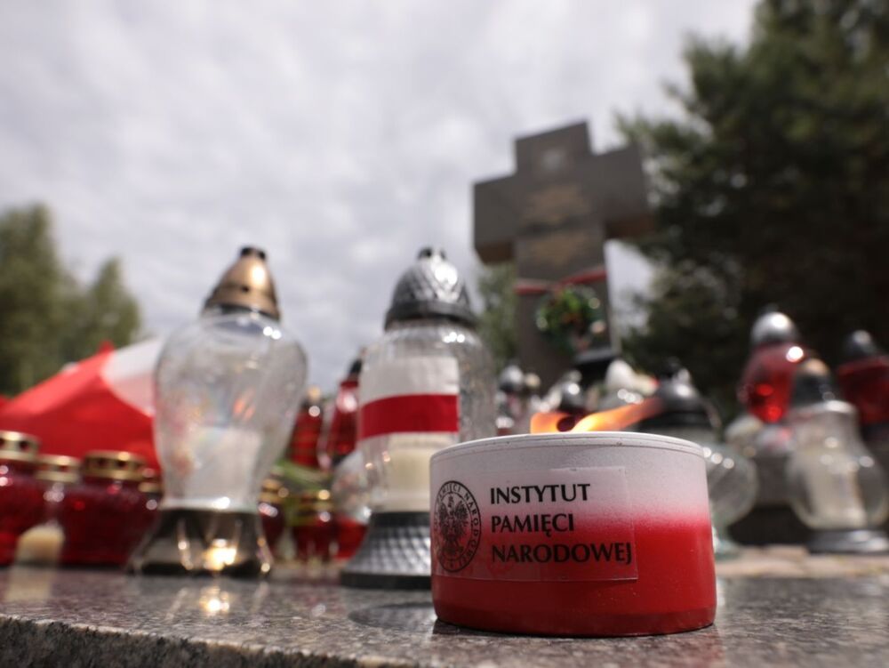 Uroczystości z udziałem przedstawicieli IPN w Ostrówkach (Ukraina) upamiętniające ofiary zbrodni wołyńskiej – 9 lipca 2022. Fot. Mikołaj Bujak (IPN)