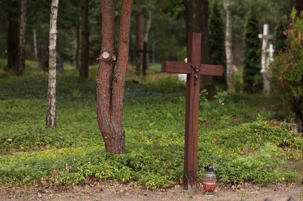 Uroczystości z udziałem przedstawicieli IPN w Ostrówkach (Ukraina) upamiętniające ofiary zbrodni wołyńskiej – 9 lipca 2022. Fot. Mikołaj Bujak (IPN)