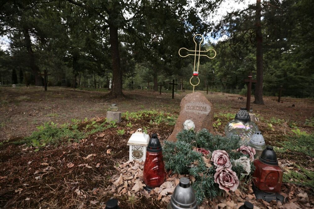 Uroczystości z udziałem przedstawicieli IPN w Ostrówkach (Ukraina) upamiętniające ofiary zbrodni wołyńskiej – 9 lipca 2022. Fot. Mikołaj Bujak (IPN)