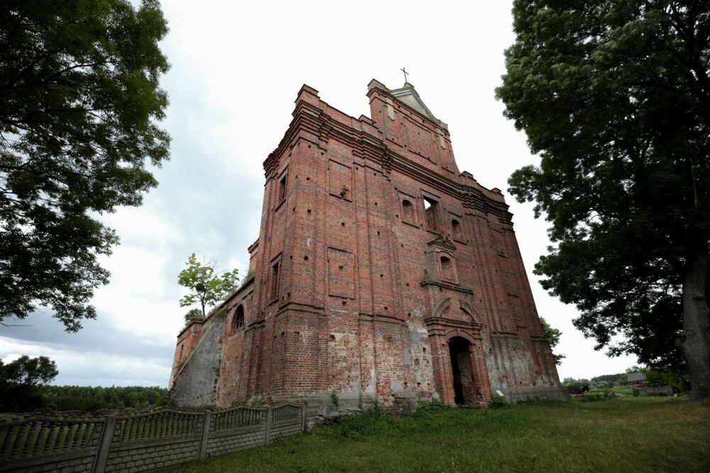 Uroczystości z udziałem przedstawicieli IPN w Kisielinie (Ukraina) upamiętniające ofiary Zbrodni Wołyńskiej – 10 lipca 2022. Fot. Mikołaj Bujak (IPN)