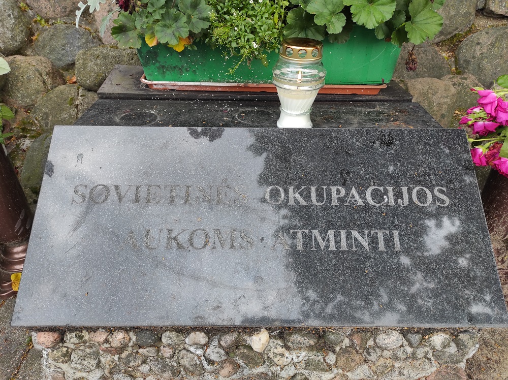 XVI Polonijne spotkania z historią najnowszą. Przed dawną siedzibą NKWD Wilnie. Fot. Mateusz Marek (IPN)