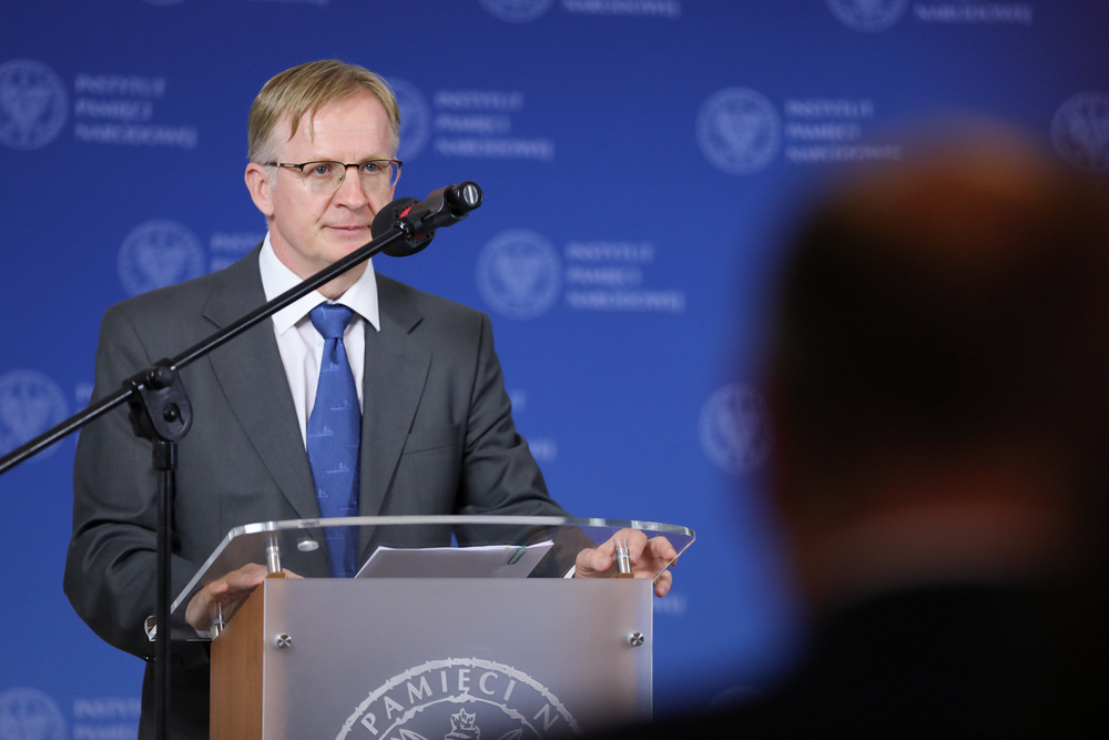 Prezes Instytutu Pamięci Narodowej dr Karol Nawrocki oraz Dyrektor Generalny Centrum Badań Ludobójstwa i Ruchu Oporu Mieszkańców Litwy dr Arūnas Bubnys podpisali porozumienie o współpracy w zakresie poszukiwań miejsc spoczynku ofiar totalitaryzmów.