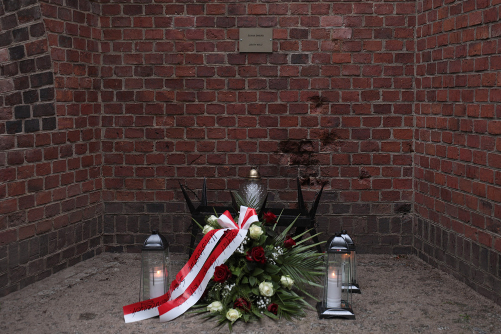 Złożenie hołdu ofiarom niemieckich zbrodni w Forcie VII – Poznań, 16 lipca 2022. Fot. Mikołaj Bujak (IPN)