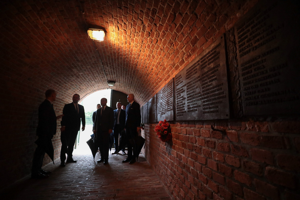 Złożenie hołdu ofiarom niemieckich zbrodni w Forcie VII – Poznań, 16 lipca 2022. Fot. Mikołaj Bujak (IPN)