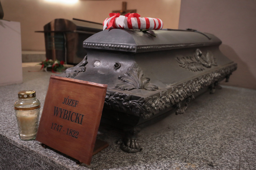 Sarkofag ze szczątkami Józefa Wybickiego. Fot. Mikołaj Bujak (IPN)