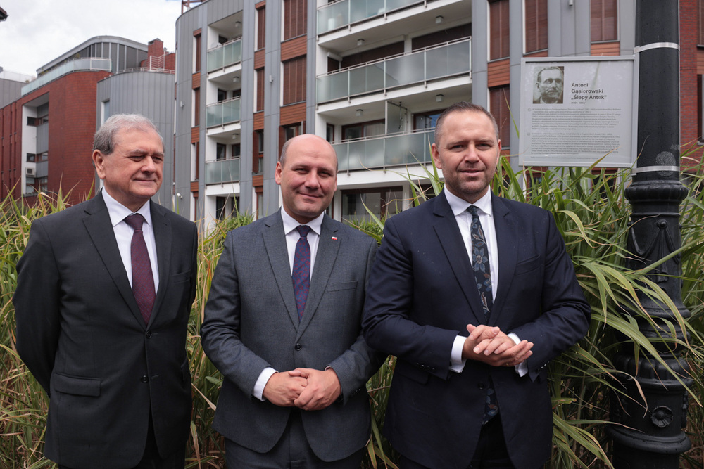 Uroczyste odsłonięcie tablicy upamiętniającej Antoniego Gąsiorowskiego „Ślepego Antka”– Poznań, 16 lipca 2022. Fot. Mikołaj Bujak (IPN)