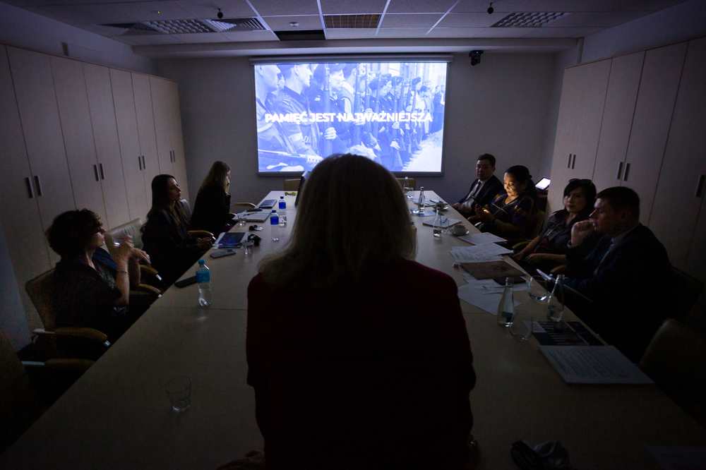 Wizyta dziennikarzy Państwowego Radia i Telewizji Uzbekistanu – Warszawa, 18 lipca 2022. Fot. Sławek Kasper (IPN)