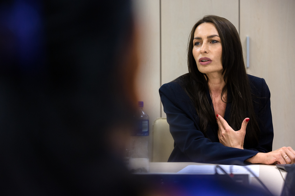 Magdalena Hajduk, dyrektor Biura Nowych Technologii, podczas spotkania z dziennikarzami Państwowego Radia i Telewizji Uzbekistanu – Warszawa, 18 lipca 2022. Fot. Sławek Kasper (IPN)