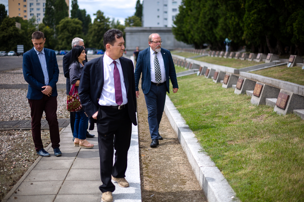 Wizyta dziennikarzy Państwowego Radia i Telewizji Uzbekistanu – Warszawa, 18 lipca 2022. Fot. Sławek Kasper (IPN)