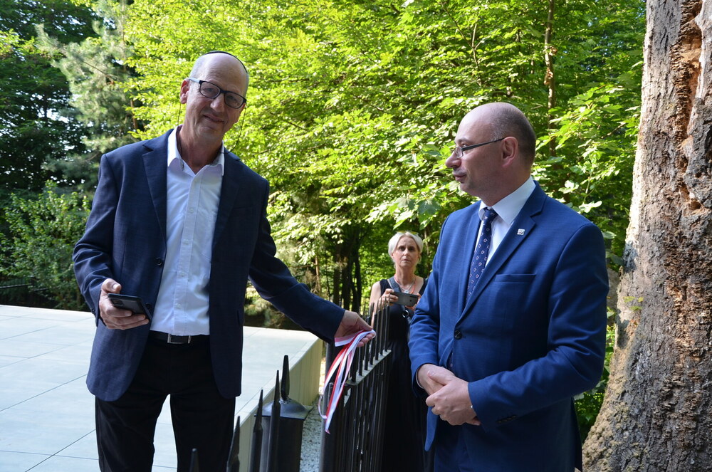 Dr Mateusz Szpytma, zastępca prezesa IPN i prof. Daniel Offen, przewodniczący Związku Dębiczan w Izraelu – Dębica, 21 lipca 2022. Fot. Katarzyna Gajda-Bator (IPN O/Rzeszów)