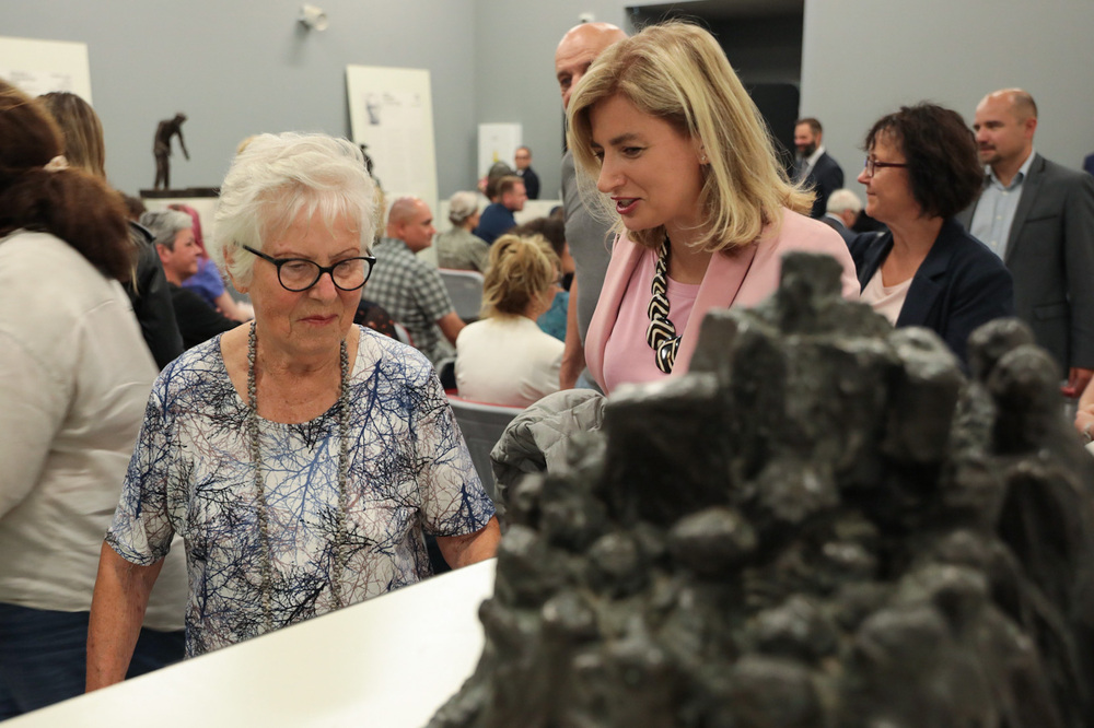 Agnieszka Jędrzak, dyrektor Biura Współpracy Międzynarodowej i Ada Krystyna Willenberg – Wrocław, 27 lipca 2022. Fot. Mikołaj Bujak (IPN)