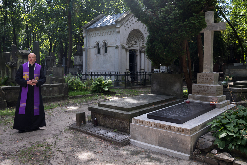 Uroczyste złożenie kwiatów na grobie Stanisława Bukowieckiego – Warszawa, 28 lipca 2022. Fot. Sławek Kasper (IPN)