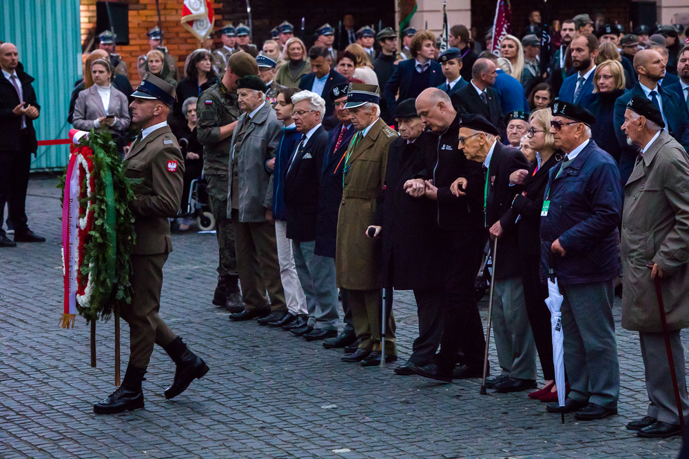 Uroczystości w hołdzie powstańcom przy pomniku Powstania Warszawskiego na pl. Krasińskich – Warszawa, 31 lipca 2022. Fot. Sławek Kasper (IPN)