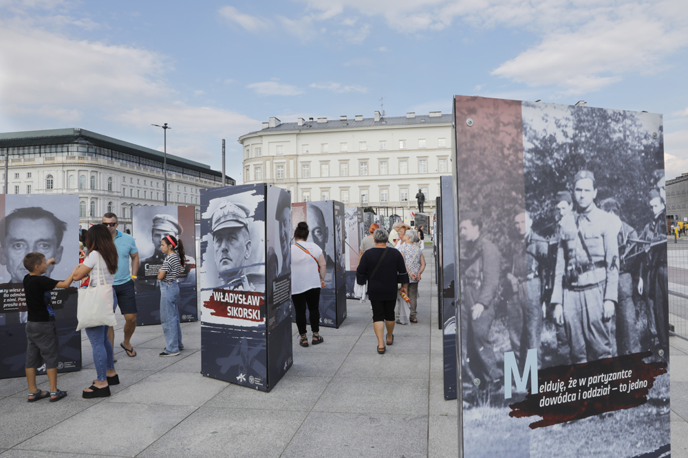 Wystawa IPN „Armia Krajowa” na pl. Piłsudskiego – Warszawa, 29 lipca – 31 sierpnia 2022. Fot. Piotr Życieński (IPN)