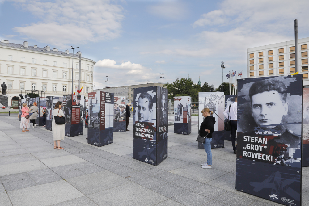 Wystawa IPN „Armia Krajowa” na pl. Piłsudskiego – Warszawa, 29 lipca – 31 sierpnia 2022. Fot. Piotr Życieński (IPN)