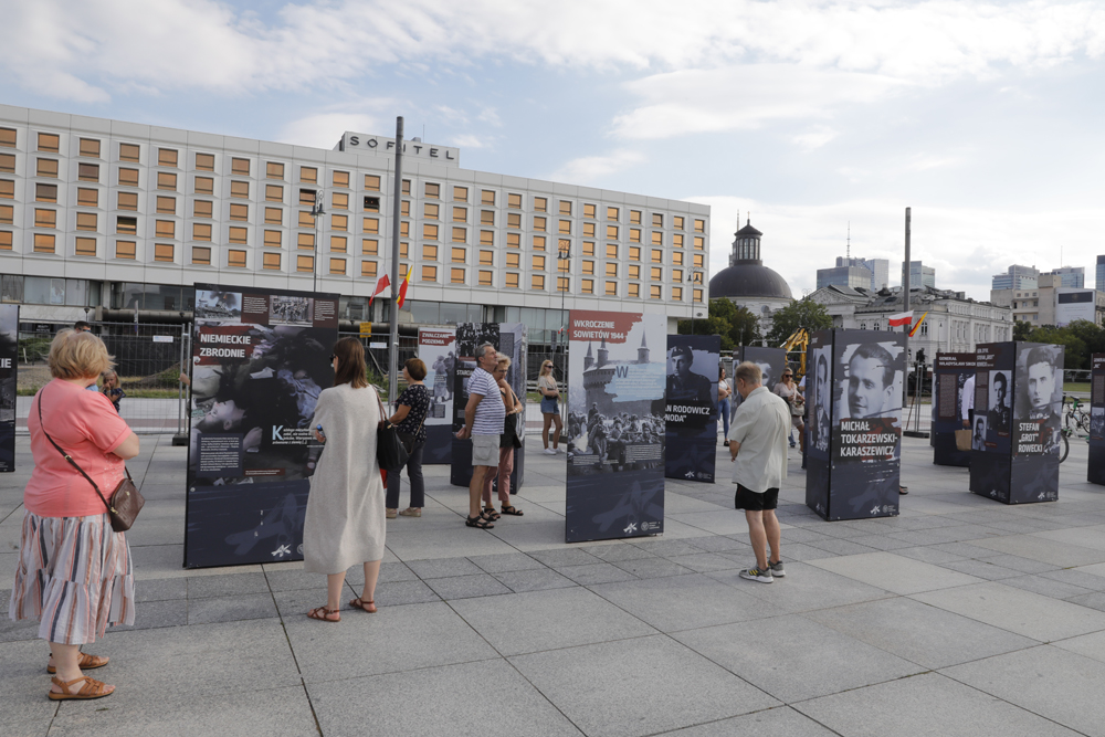 Wystawa IPN „Armia Krajowa” na pl. Piłsudskiego – Warszawa, 29 lipca – 31 sierpnia 2022. Fot. Piotr Życieński (IPN)