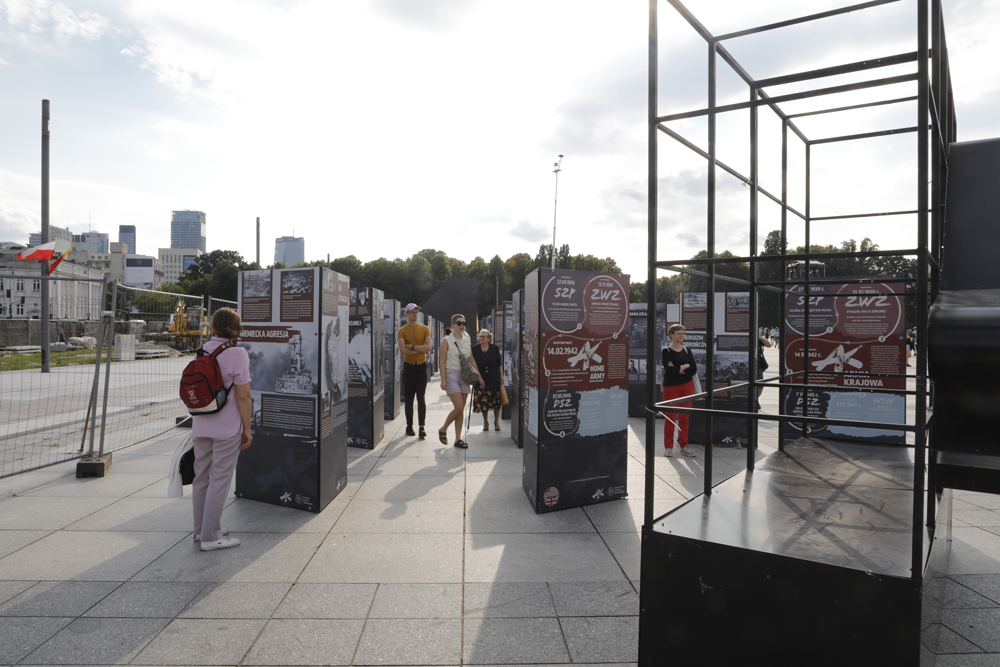 Wystawa IPN „Armia Krajowa” na pl. Piłsudskiego – Warszawa, 29 lipca – 31 sierpnia 2022. Fot. Piotr Życieński (IPN)