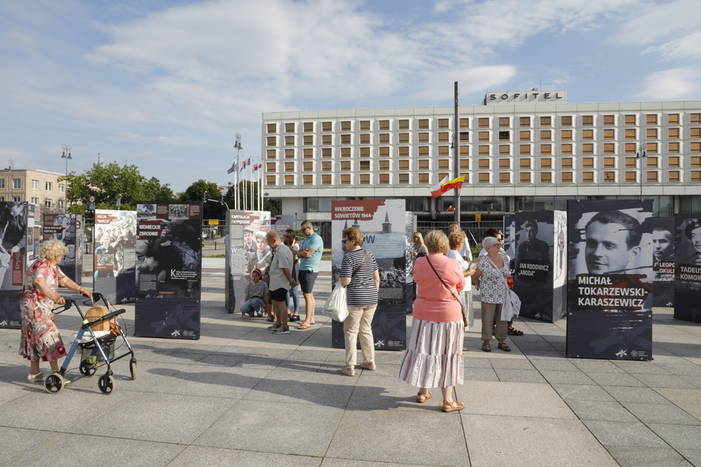 Wystawa IPN „Armia Krajowa” na pl. Piłsudskiego – Warszawa, 29 lipca – 31 sierpnia 2022. Fot. Piotr Życieński (IPN)