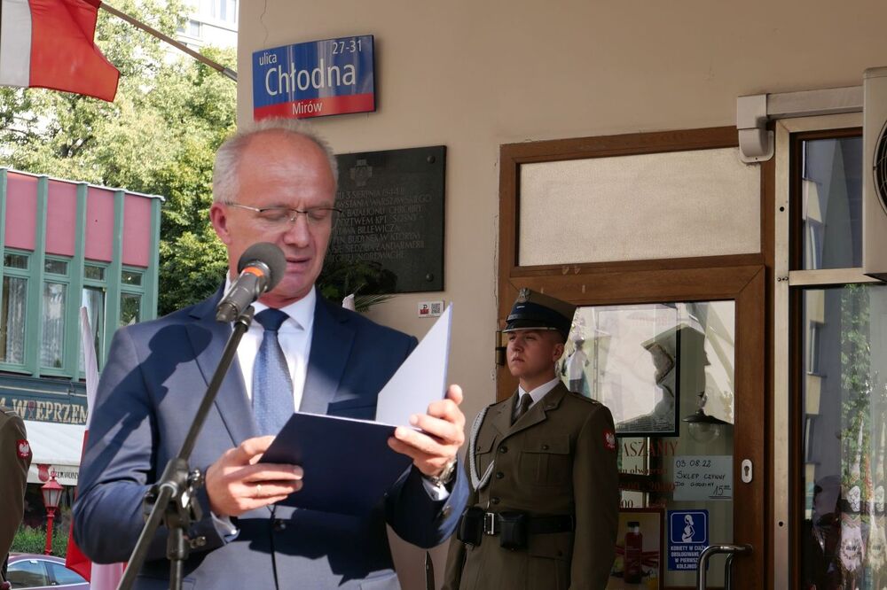 Dr hab. Krzysztof Szwagrzyk, wiceprezes IPN. Uroczystości przed tablicą pamięci w 78. rocznica zdobycia posterunku żandarmerii niemieckiej „Nordwache” przez żołnierzy Batalionu „Chrobry I” 3 sierpnia 1944 roku – Warszawa, 3 sierpnia 2022. Fot. Adrianna Garnik (IPN)