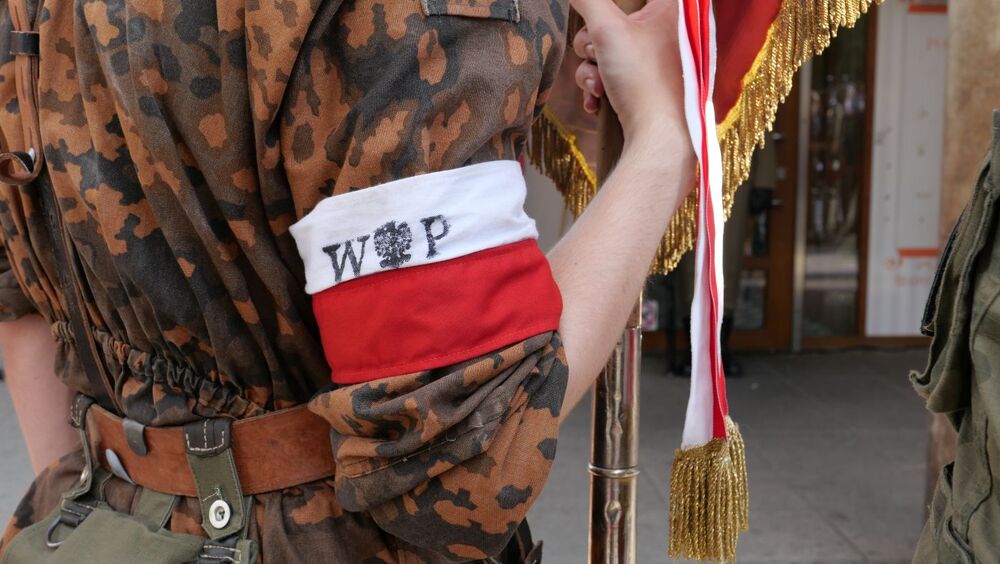 Uroczystości przed tablicą pamięci w 78. rocznica zdobycia posterunku żandarmerii niemieckiej „Nordwache” przez żołnierzy Batalionu „Chrobry I” 3 sierpnia 1944 roku – Warszawa, 3 sierpnia 2022. Fot. Adrianna Garnik (IPN)