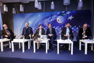 Panel dyskusyjny o dekomunizacji i lustracji (fot. Archiwum Forum Ekonomicznego)