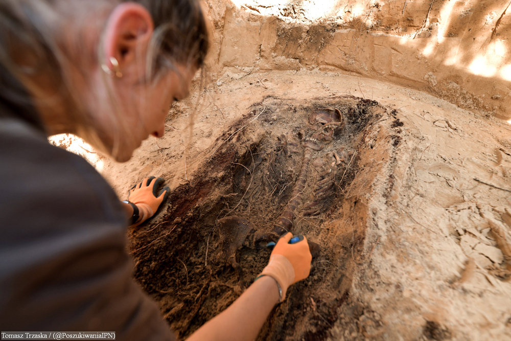Podsumowanie prac poszukiwawczych na Litwie. Lipiec 2022. Fot. ks. Tomasz Trzaska IPN)