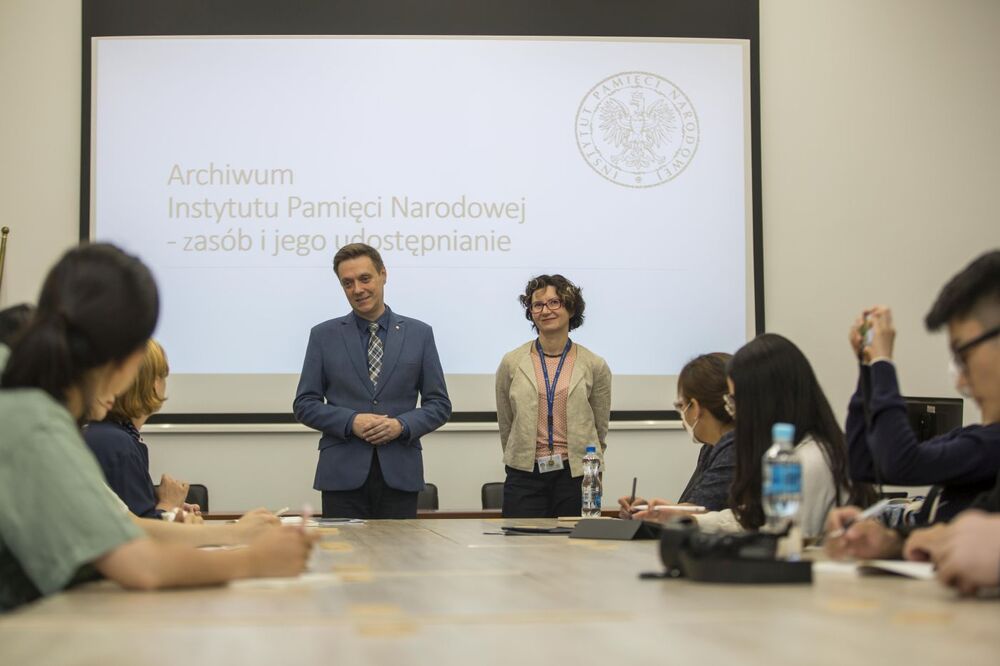 Delegacja Obywatelskiego Sojuszu Obrony Praw Człowieka w Korei Północnej (NKHR) z wizytą w Archiwum IPN – Warszawa, 8 sierpnia 2022. Fot. Katarzyna Adamów (IPN)